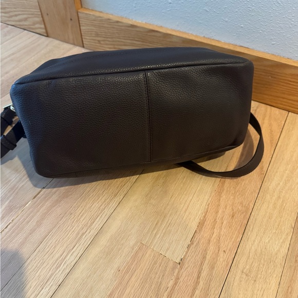 Talbots gorgeous chocolate brown leather. Detachable strap & top handle design - Picture 7 of 14